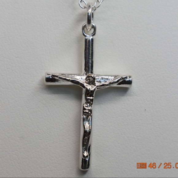 White Gold Plated Cross Necklace! - Picture 7 of 9
